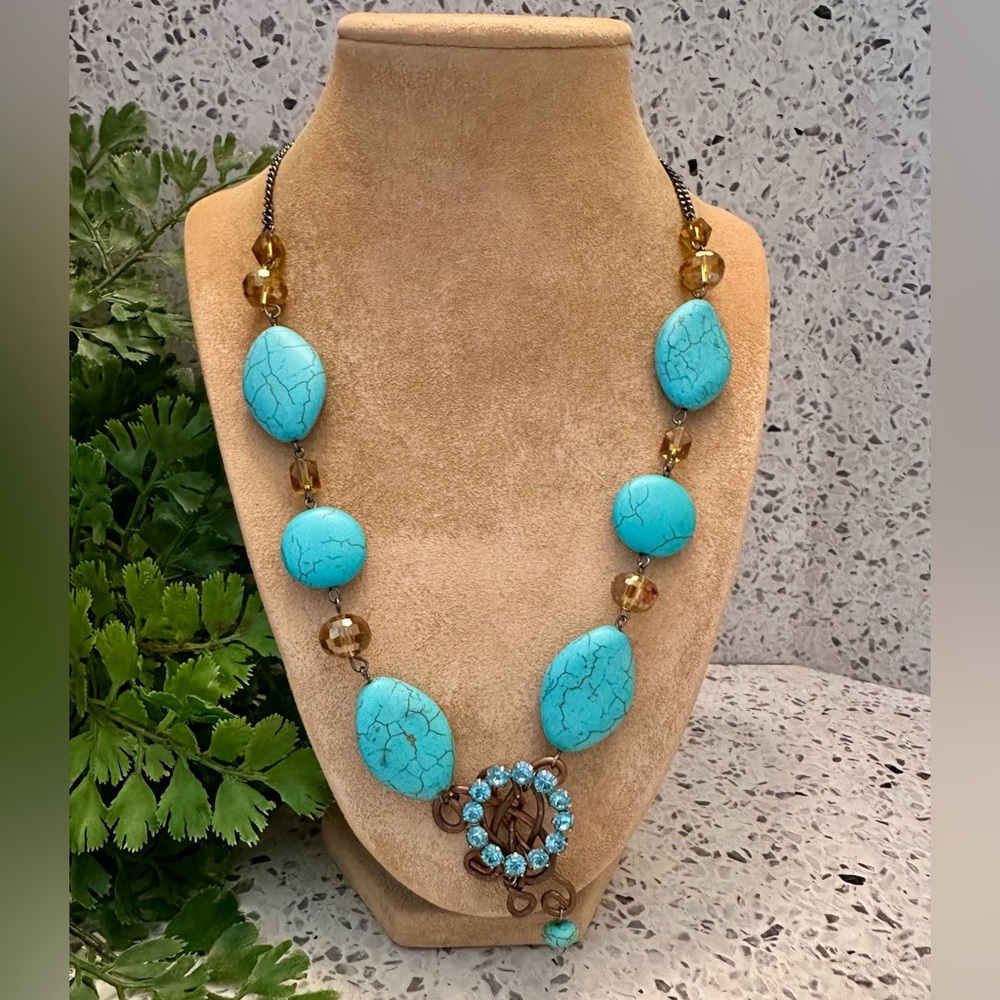 Howlite oval bead necklace with copper wire pendant